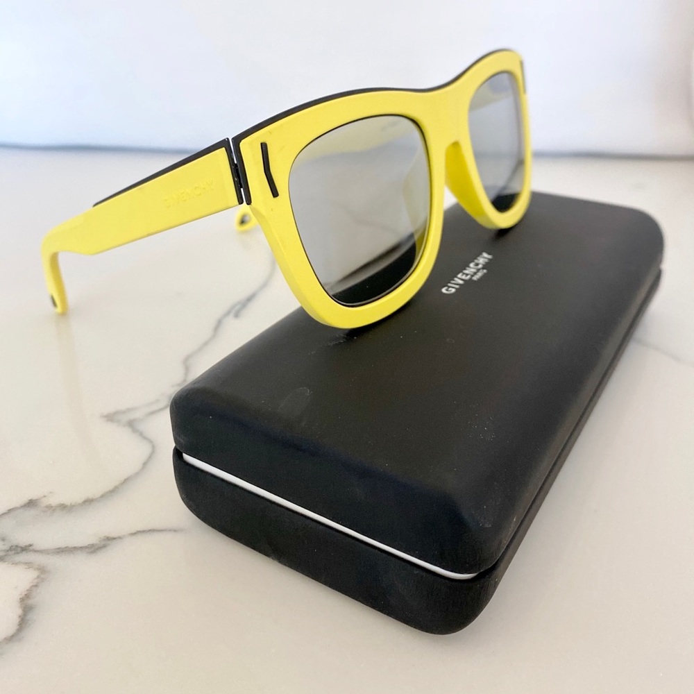 GIVENCHY GV 7016/S Sunglasses